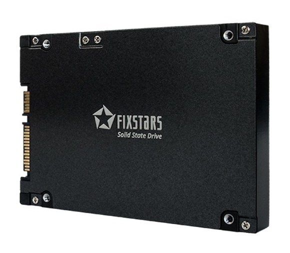 13TB-os SSD a Fixstars műhelyéből