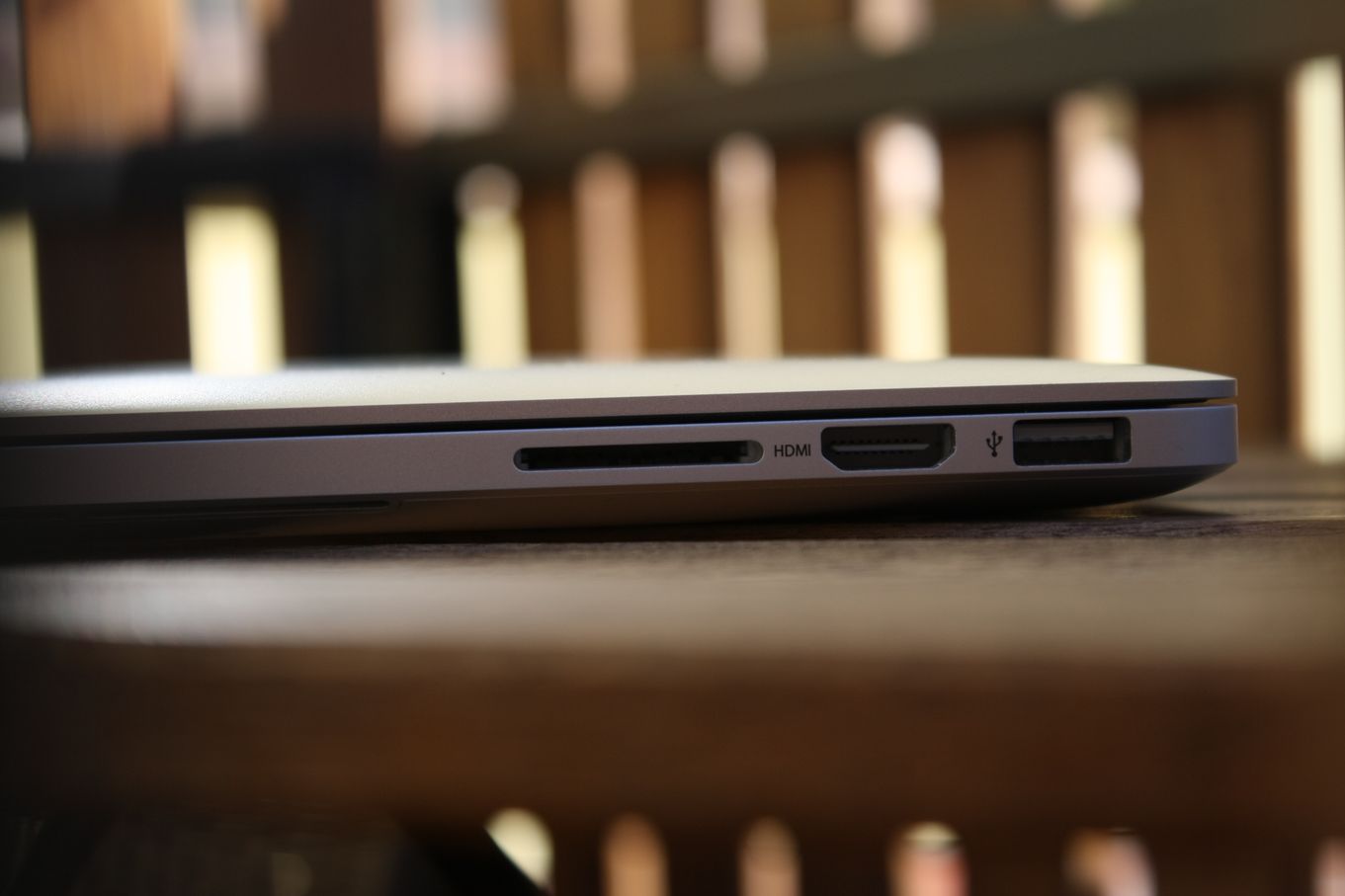 RealDesk #1 rész - MacBook, AOC monitor, billentyűzet és egér