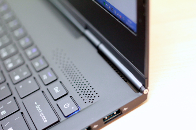 Inhon Blade 13 Carbon: ennél könnyebb laptop nincs