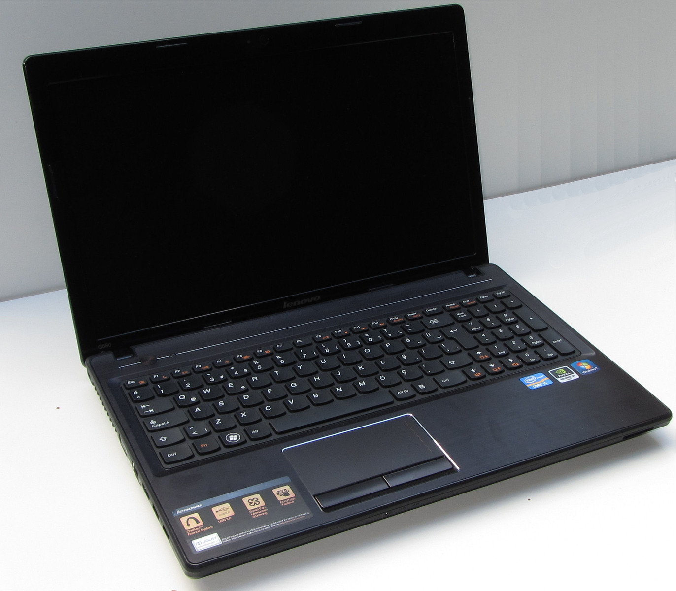 Lenovo IdeaPad G580 noteszgépek különböző külsővel