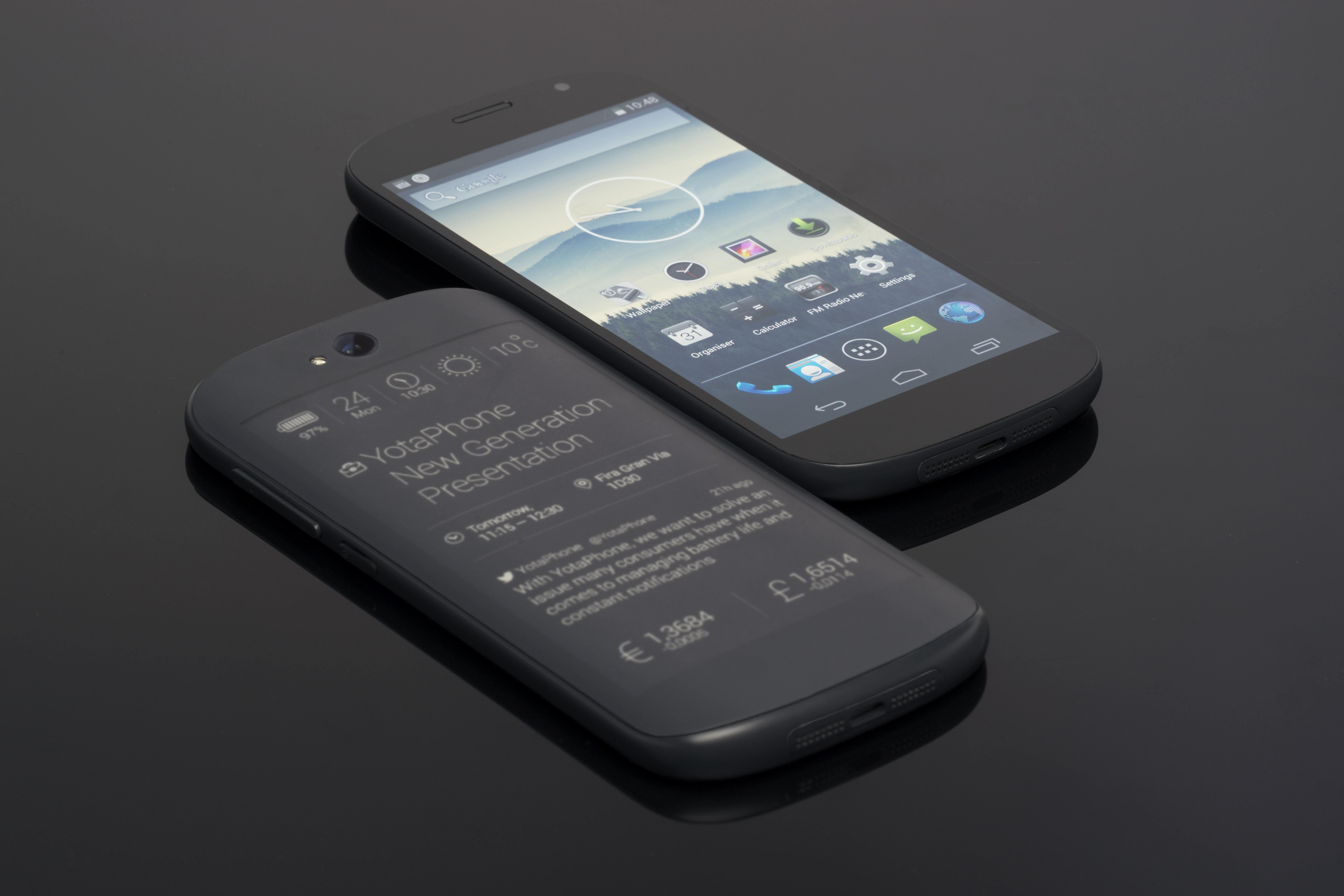 YotaPhone újratöltve - megérkezett az első ráncfelvarrás