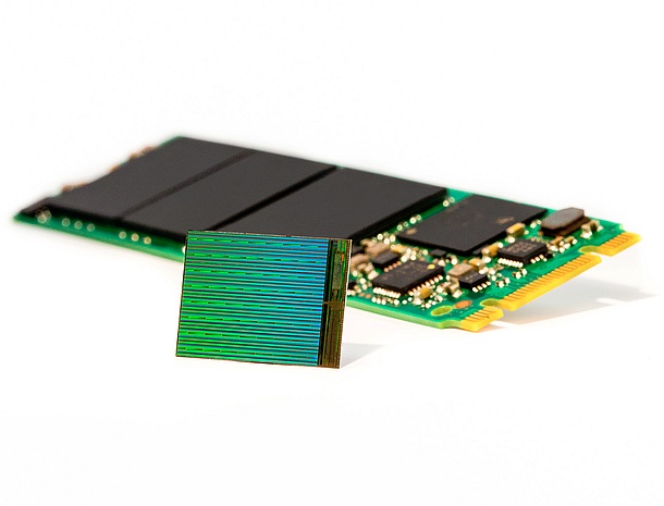 10+ TB tárhellyel rendelkező Intel SSD