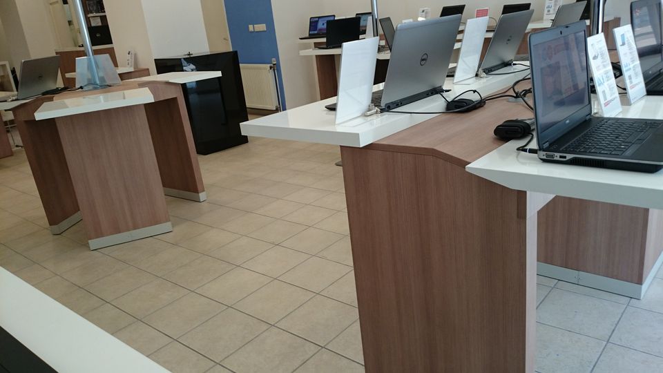 Laptopszalon bolt nyílt az Astorián