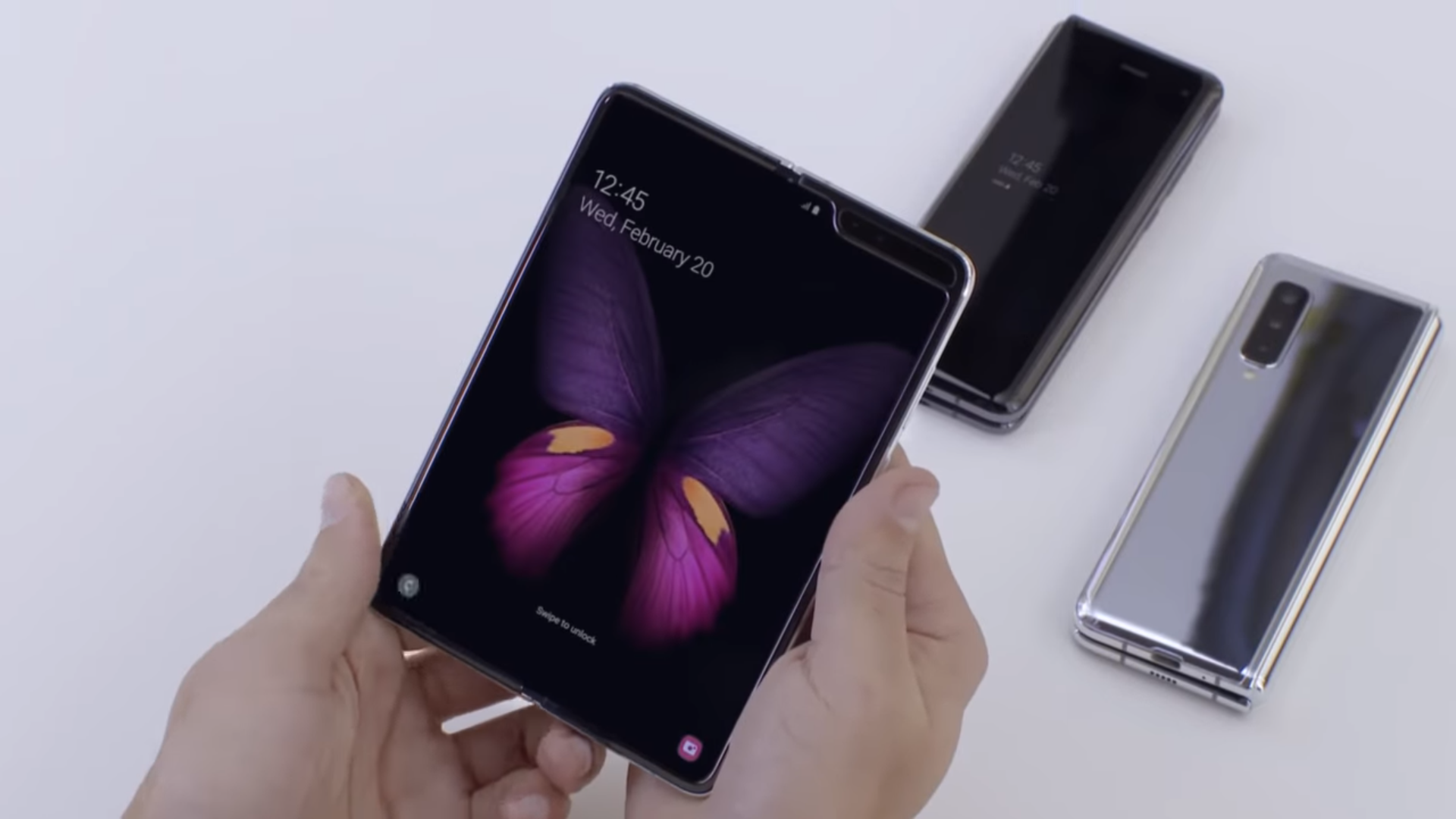 A Samsung Galaxy Fold egy létező készülék, 6 kamerával és brutális árral