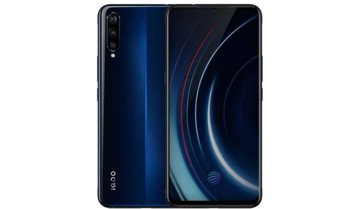 Gamer okostelefon lett a vivo iQOO, Snapdragon 855 chipsettel