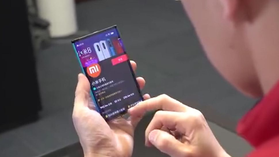 Egy új videón jelent meg a Xiaomi összehajtható mobilja