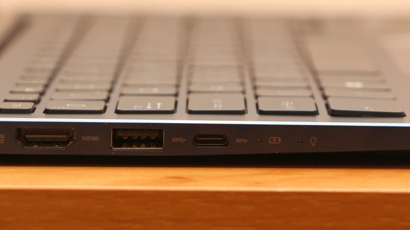 Asus UX331UN bill magasság