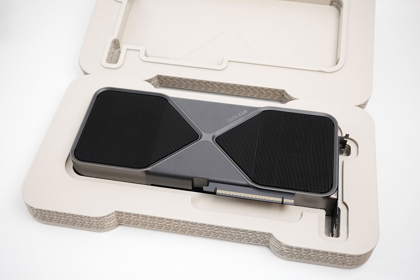 RTX 50 Founders Edition MSRP-n a PAX Westen