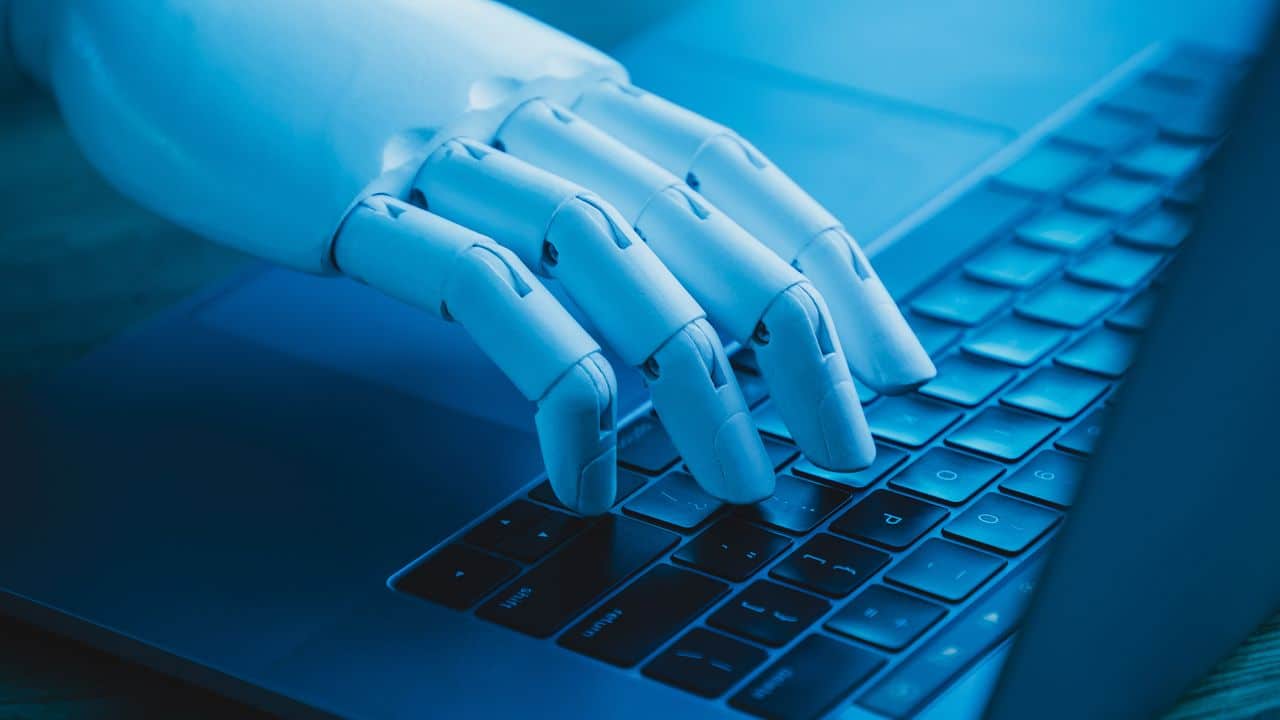 Intel: robotok a munkahelyen – közeleg a kritikus küszöb