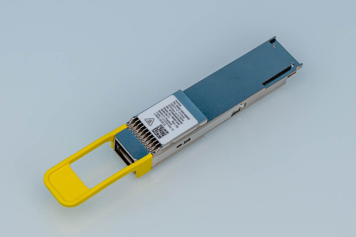 NVIDIA MMS1X00-N5400: 400 Gbps QSFP112 optikai modul