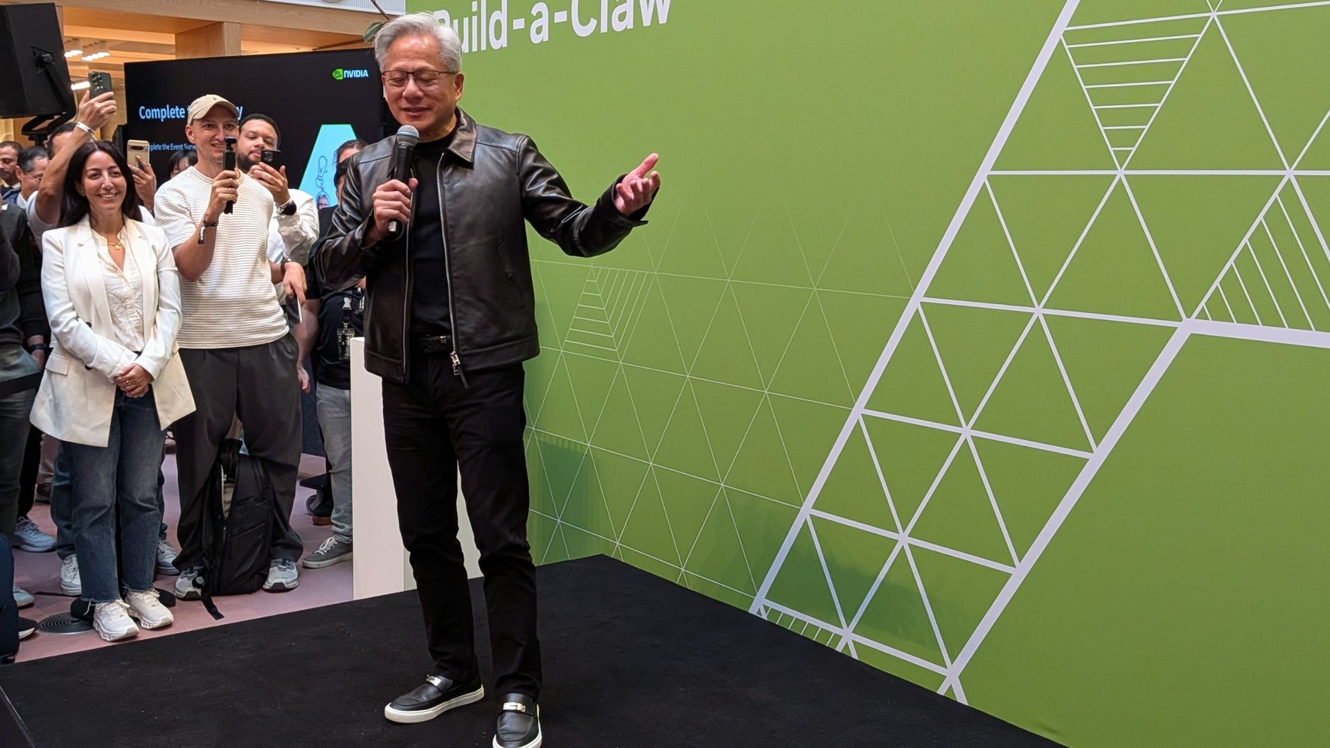 Surface Laptop Ultra: Jensen Huang négy évről mesélt