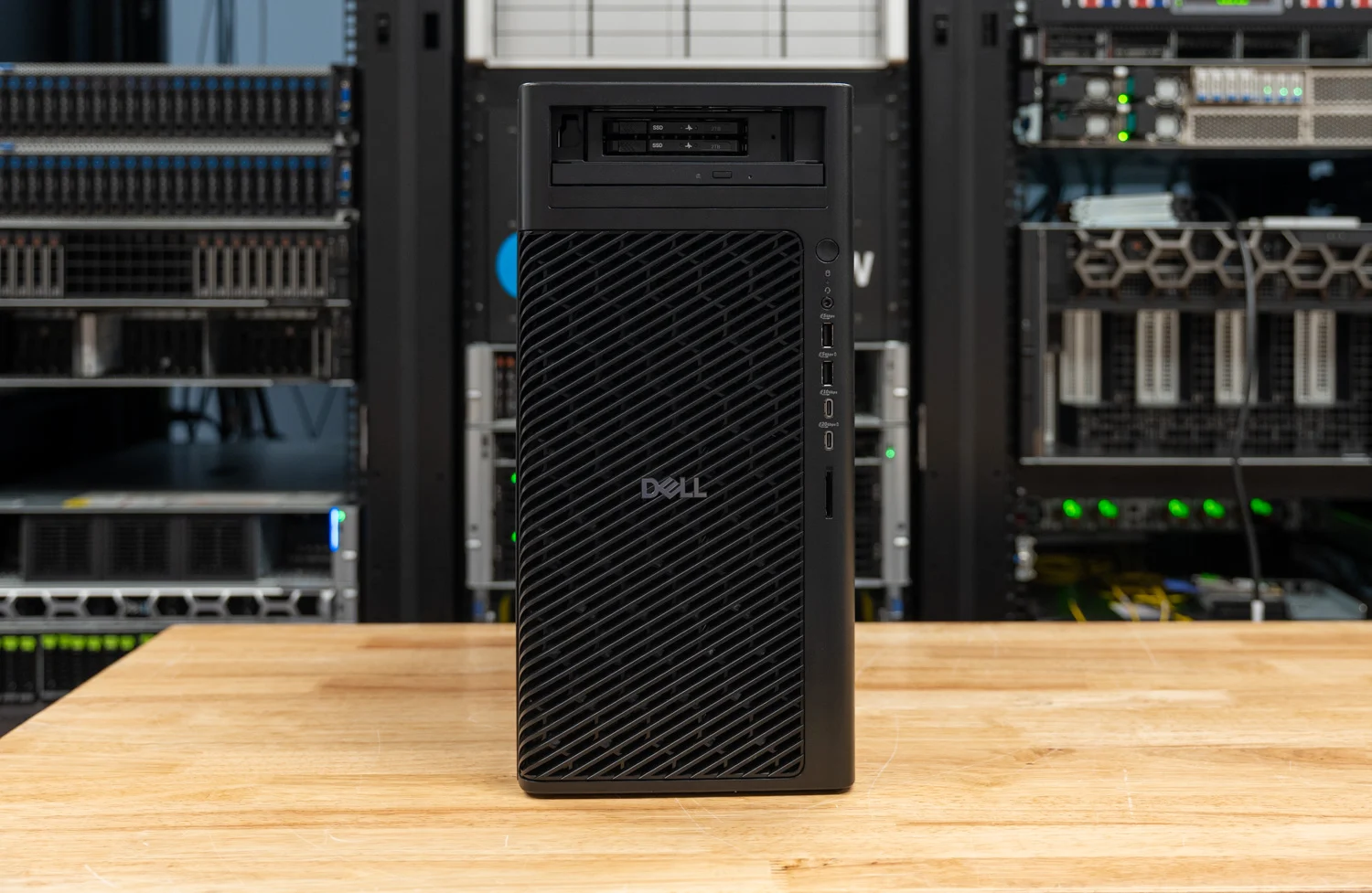 Dell Pro Precision 9 T2 teszt: Xeon 6 és E3.S a toronyban