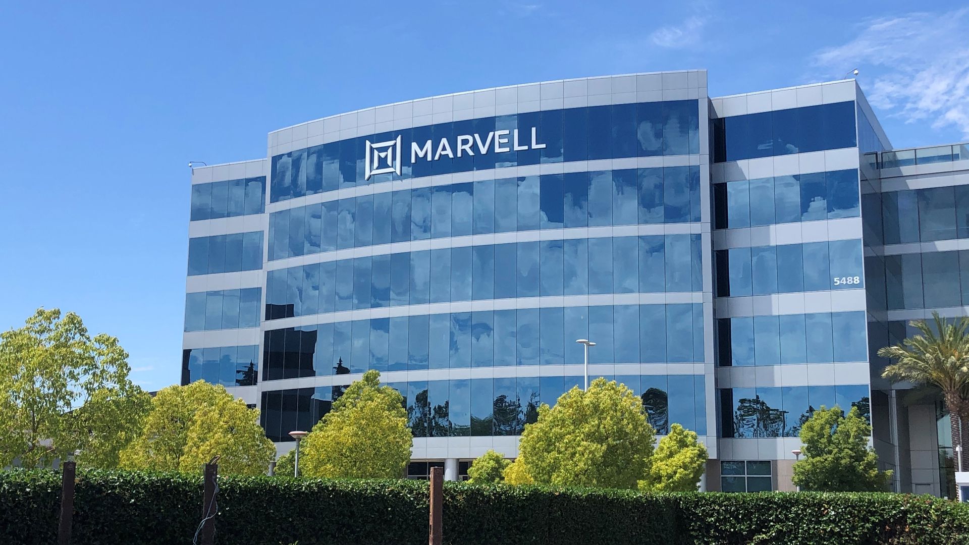Marvell Photonic Fabric: 32 TB közös memória fénnyel