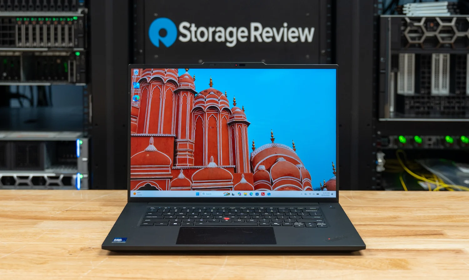 Lenovo ThinkPad P1 Gen 9 teszt: Panther Lake és RTX PRO